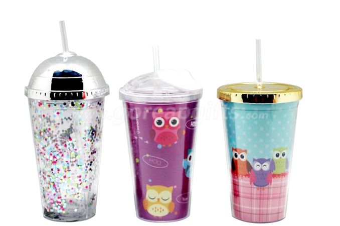 New style attractive promotional 24oz glitter insert double wall plastic tumbler with straw,gold plated lid 