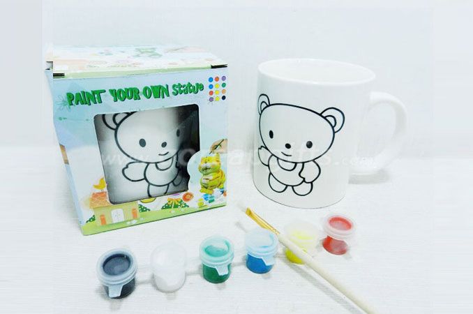 coloring ceramic  mug with  special coloring pen  and markers 