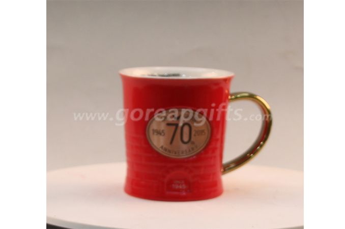 Red glazed 3D mug   cereamic cofffee mug with gold plated handle 