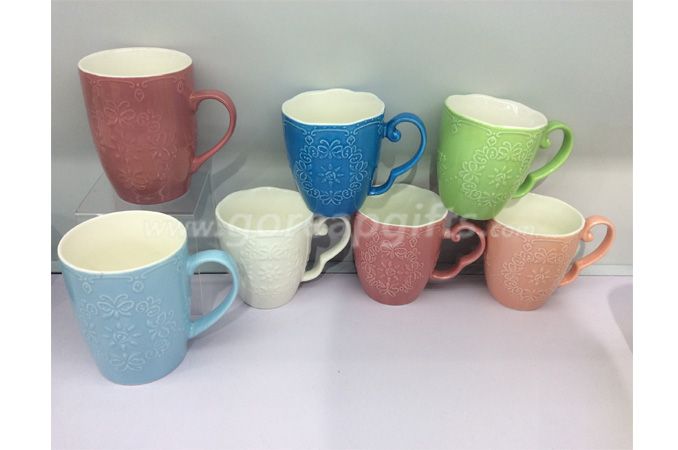 2018 hot sell color glazed relief mug embossed ceramic mugs