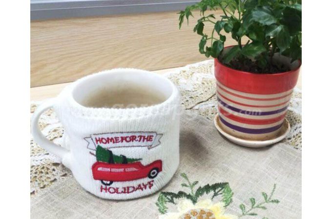 Customized cheap Ceramic coffee mug with knitted sleeve cover